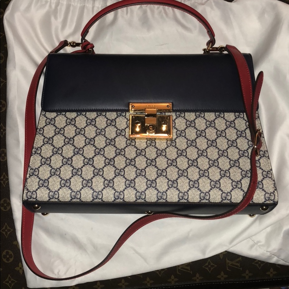 Women’s med size Gucci bag New